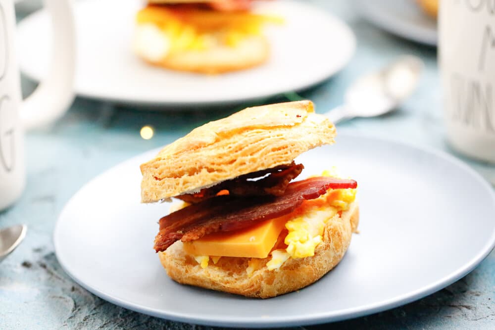 Breakfast Sandwiches, make-head breakfast sandwiches, protein, food-prep, breakfast