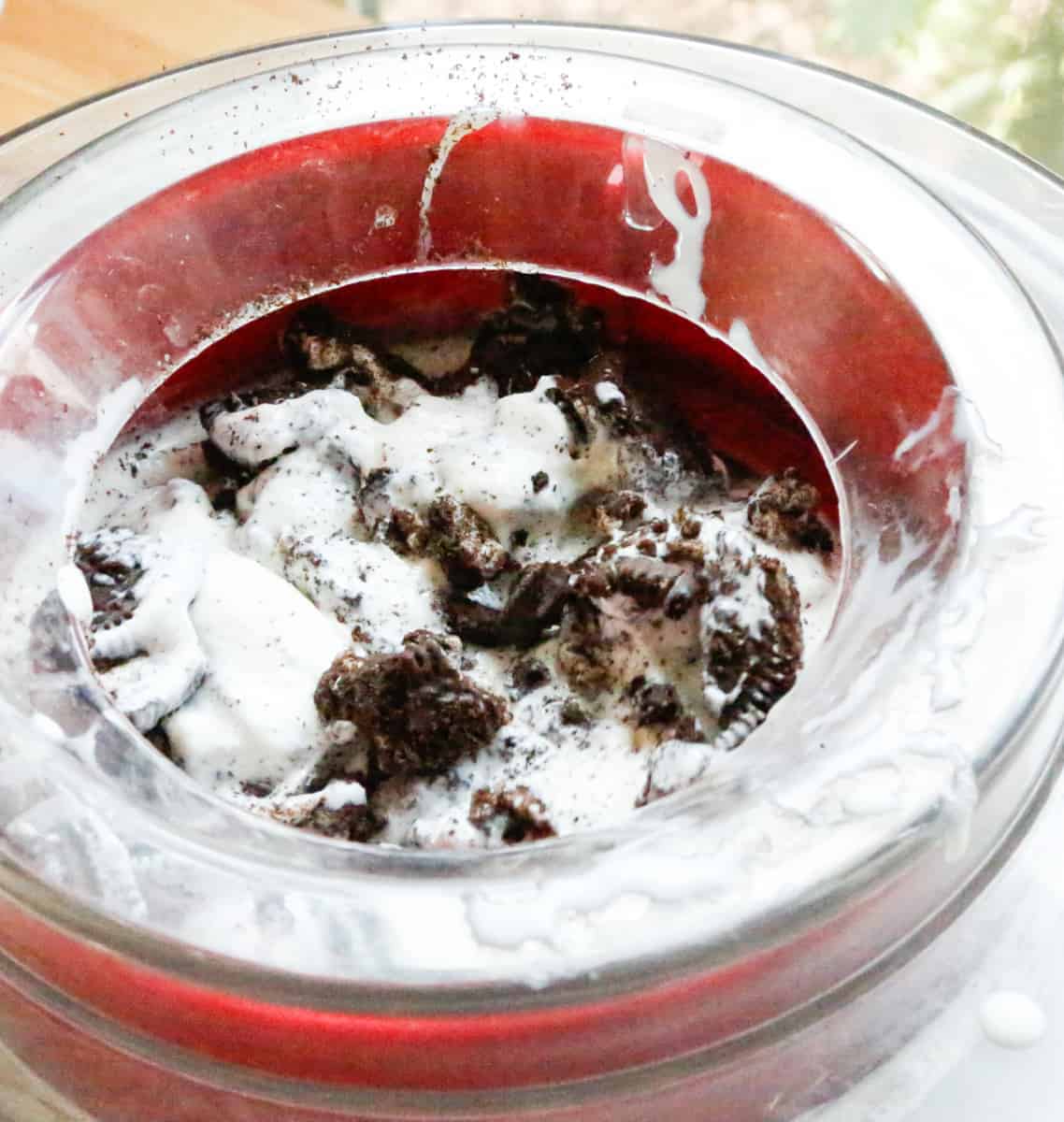 add crushed oreo to the ice cream maker at the end 
