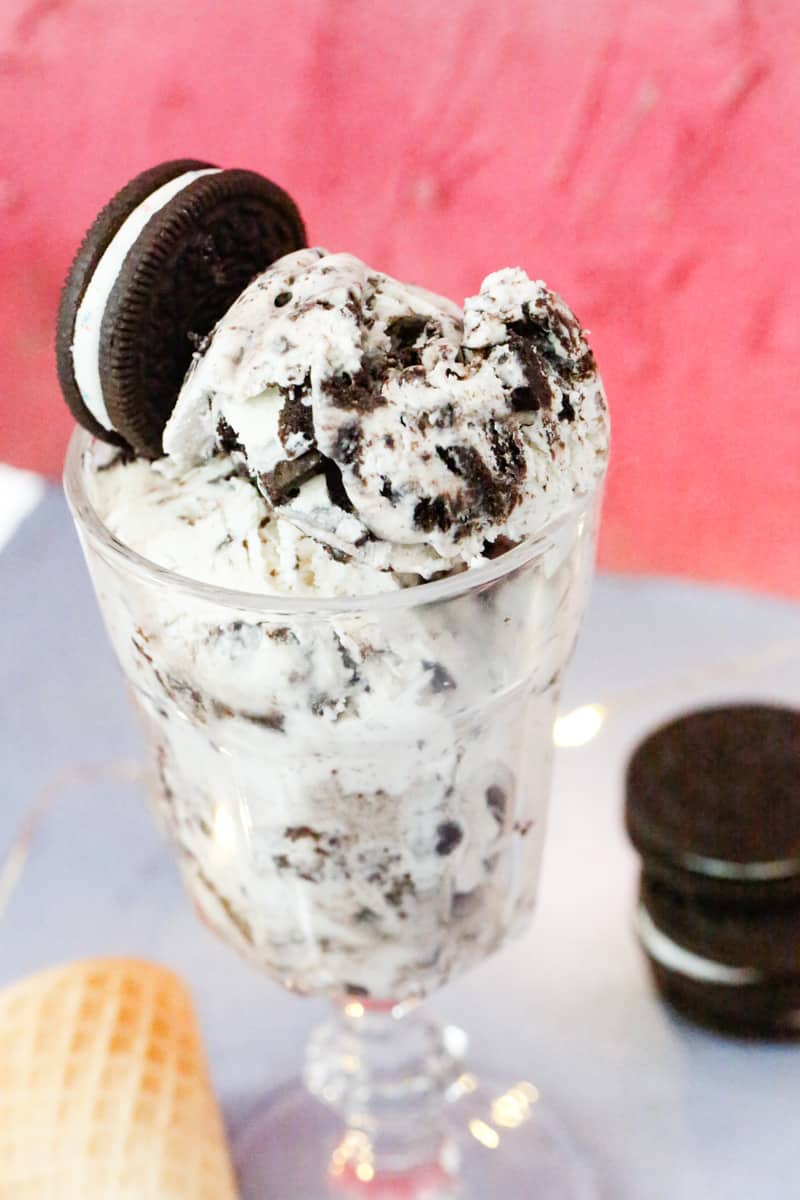 an ice cream glass full of homemade oreo ice cream topped with an oreo cookie 