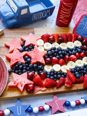 featured image patriotic fruit salad