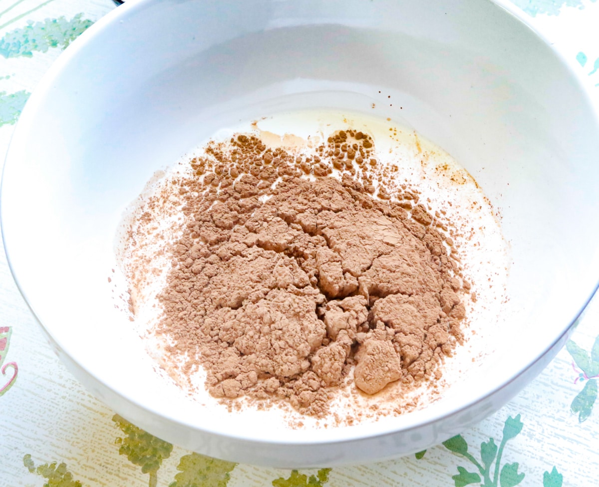 combine the heavy cream and cocoa powder in a large mixing bowl 