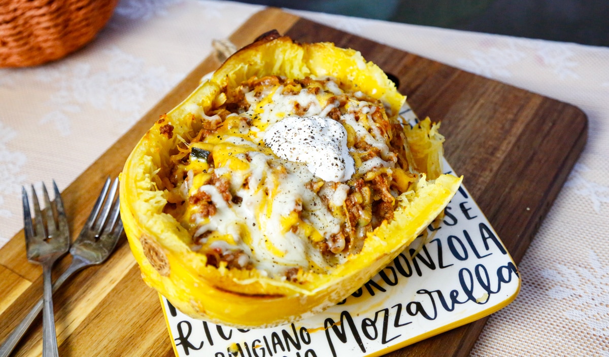 low carb stuffed spaghetti squash boats with ground beef 