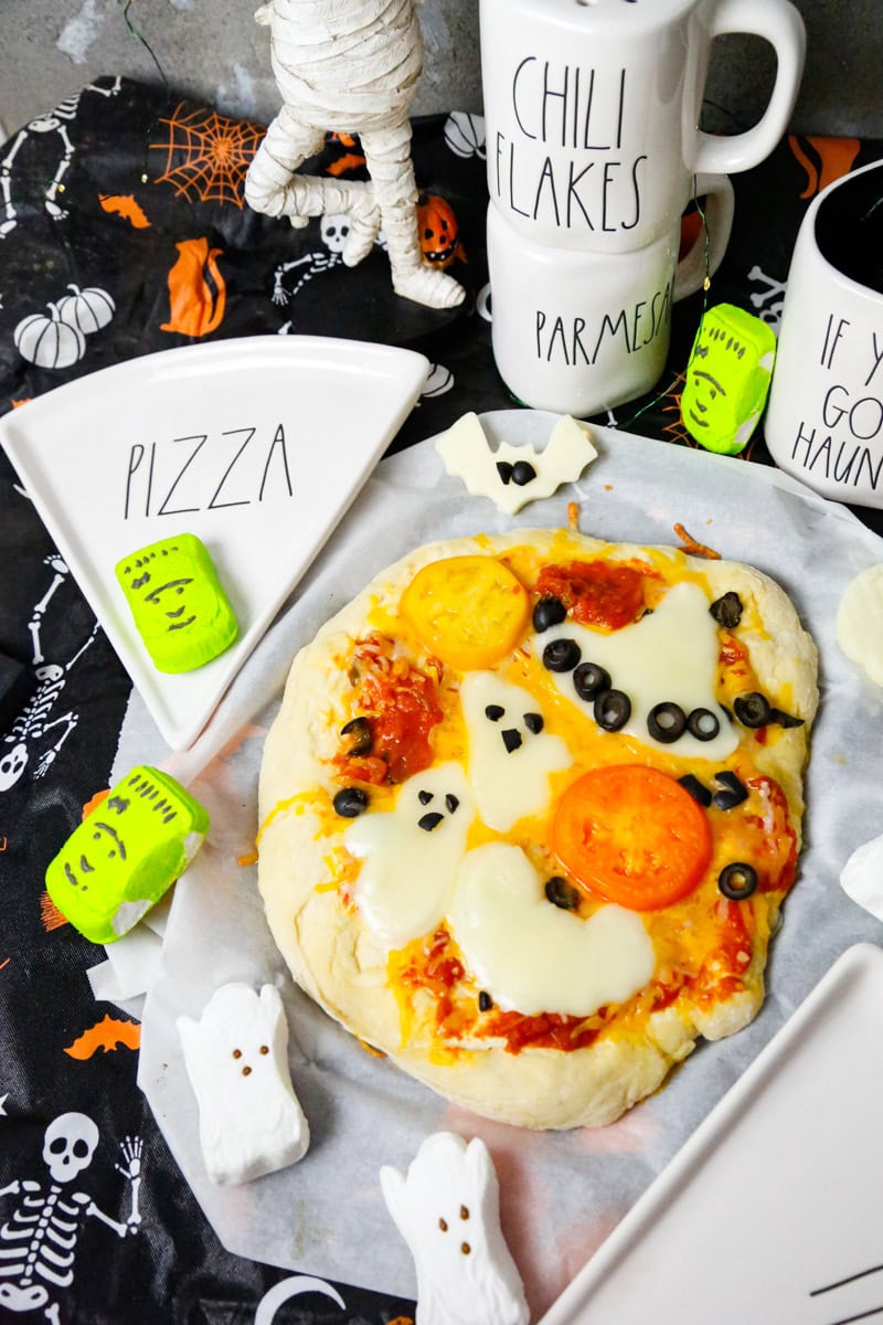 the best spooky pizza for Halloween night!