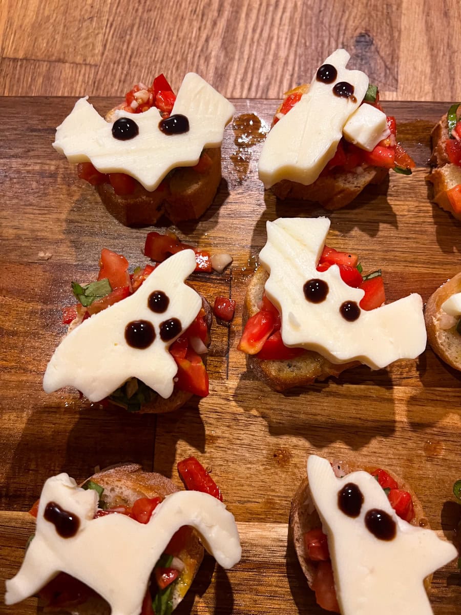 Halloween appetizer Ghost Bruschetta Boo-schetta easy 