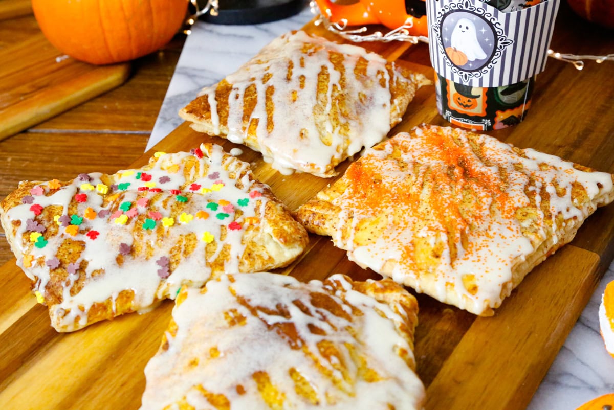 sweet glaze
wire rack
preheated oven
top of each pop tart
freezer bag
cinnamon sugar