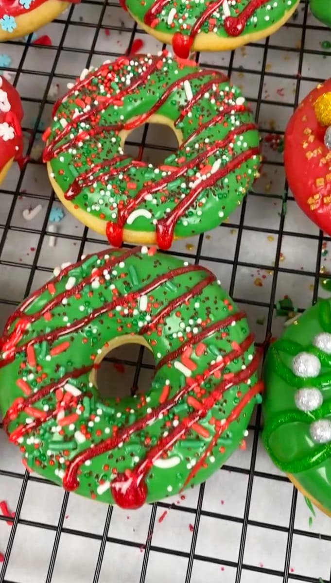 Easy Christmas Donuts Designs