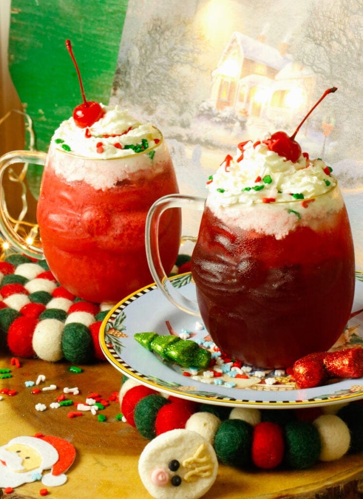 Add a big swirl of whipped cream to make the “Santa hat.”
Top with a cherry (the hat pom-pom!)
Add a pinch of Christmas sprinkles for sparkle.
Serve immediately and enjoy!