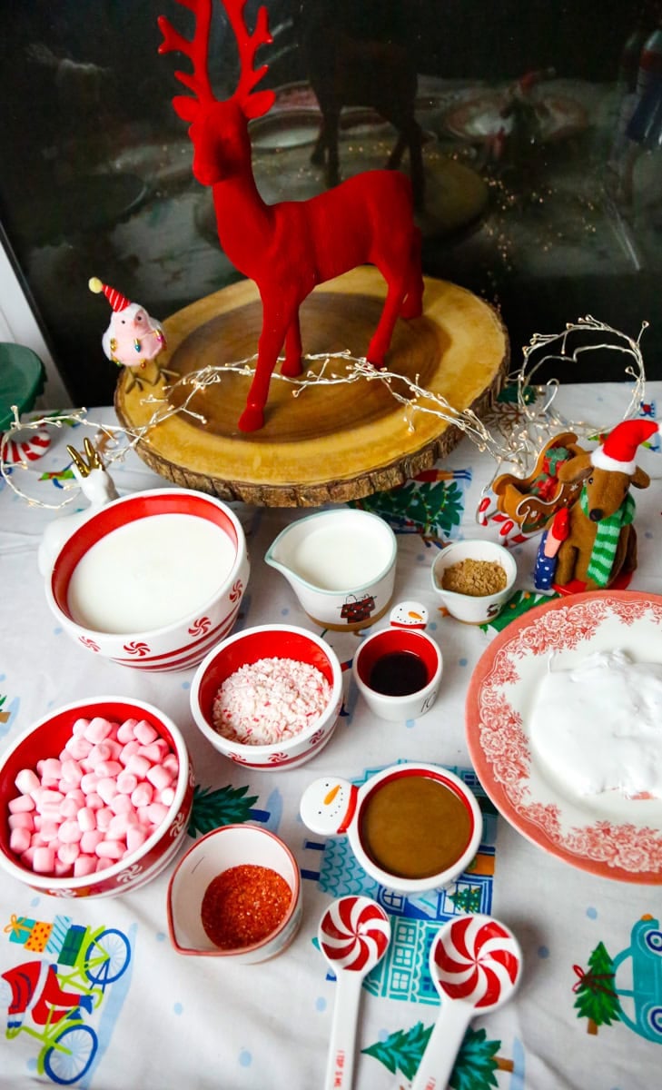 Hot Chocolate
• 1 cup whole milk
• ½ cup heavy cream
• ½ cup semi-sweet chocolate chips
• 1 tablespoon cacao powder
• ¼ teaspoon peppermint extract (adjust to taste)
Rim + Toppings
• Marshmallow cream (for rimming mugs +
topping)
• Peppermint marshmallows
• Crushed candy canes
• Christmas sprinkles